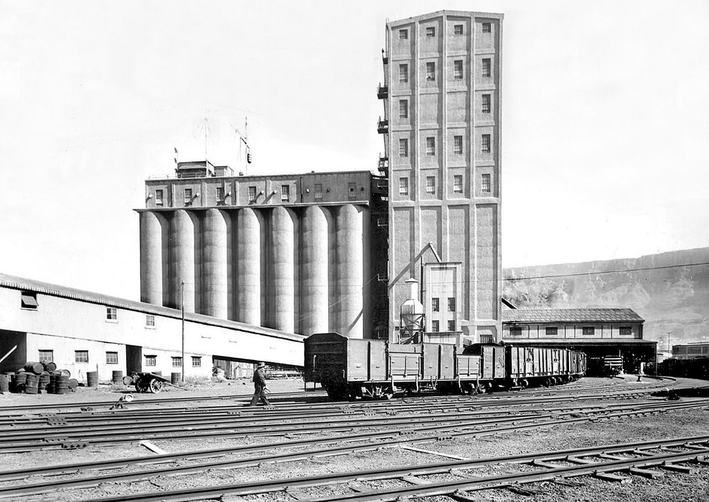 The-Grain-Silo-building-tallest-Sub-Saharan-Africa-at-57m-1924-kopie.jpg