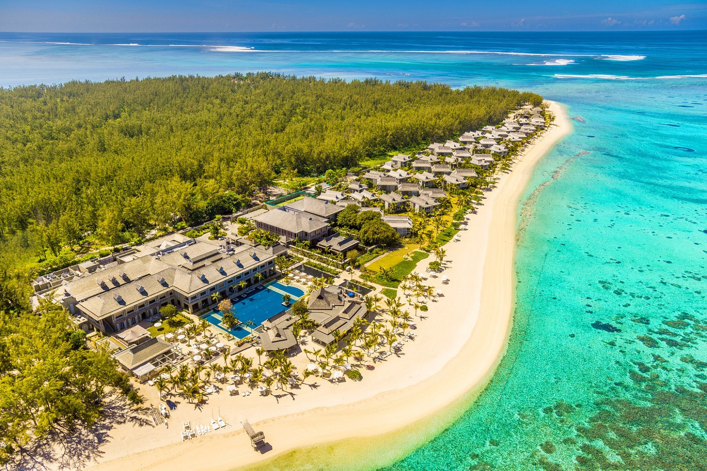 str3459ex.147824_Aerial-view-of-Le-Morne-Peninsula.jpg