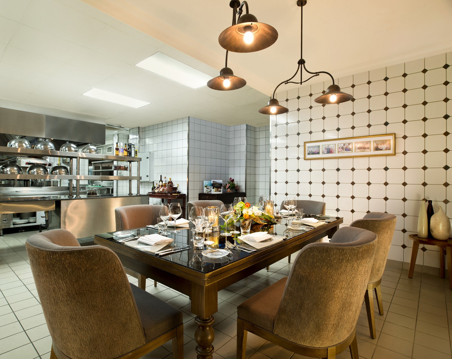 str3459re.144500_STR-MRU_Chefs-Table.jpg